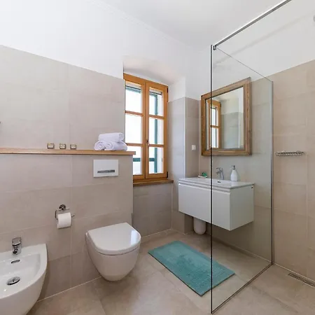 Holiday home Svjetionik Prisnjak Murter